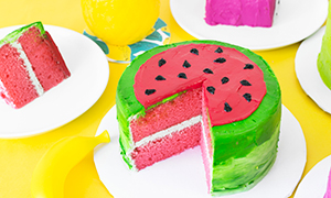 Идея летнего декора для торта: Торт в виде долек фруктов