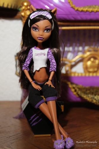 Clawdeen Wolf смертельно уставшие.